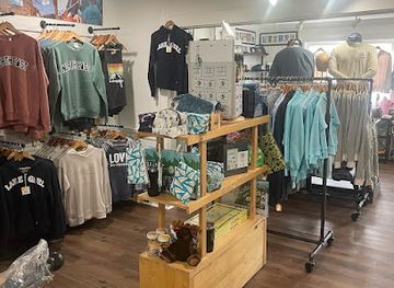 new-hampshire/lakes-region/shop/live-love-lake-granite-state-apparel