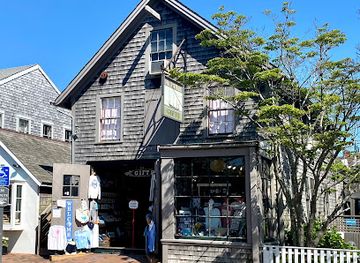 massachusetts/nantucket/shop/four-winds-gifts