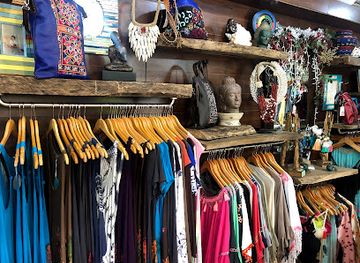 costa-rica/guanacaste/shop/girl-fish