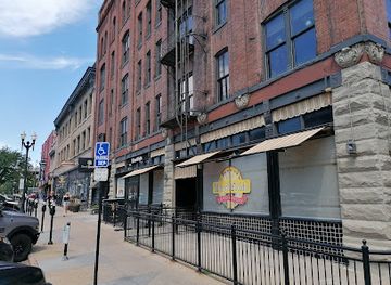 nebraska/omaha/blackstone-district/shop/old-market-emporium