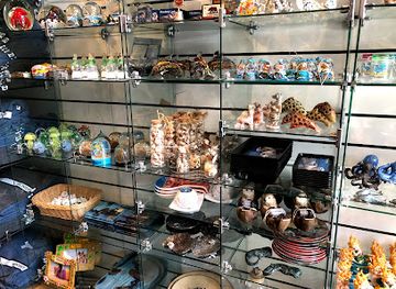 california/monterey/monterey-bay-aquarium/shop/sea-otter-shirts