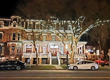 new-york/saratoga-springs/shop/saratoga-trunk