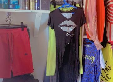 guinea/mount-kakoulima/shop/queen-jojo-shop