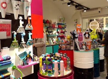 france/nimes/shop/pylones