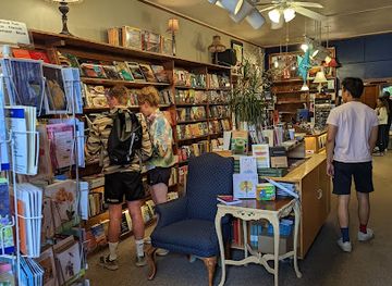 california/big-sur/shop/pilgrims-way-community-bookstore-and-secret-garden