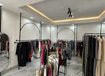 cameroon/lobe-waterfalls/shop/limas-kloset