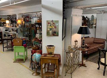 massachusetts/new-bedford/shop/new-bedford-antiques-at-the-cove