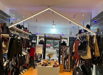 spain/madrid/retiro/shop/blue-moon-boutique-de-moda-vintage