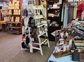 arkansas/devil-s-den-state-park/shop/appletown-store