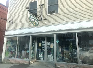 maine/franklin-county/shop/farmington-thrift-shop