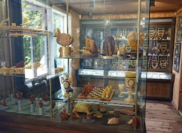lithuania/nida-beach/shop/amber-gallery-museum