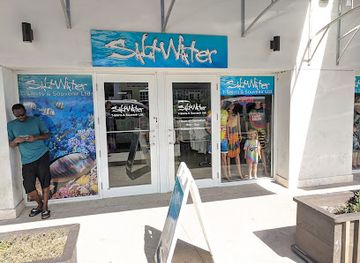 the-bahamas/nassau/shop/salt-water-t-shirts-and-souvenirs