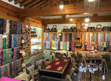 south-korea/gyeongju/shop/gyeongju-silk-road