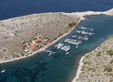 croatia/kornati-islands-national-park/shop/aci-marina-piskera