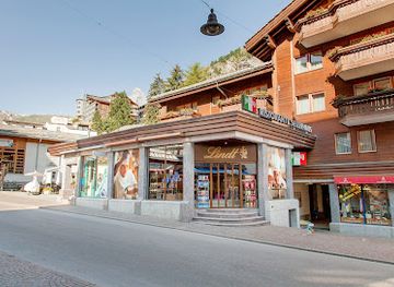 switzerland/zermatt/shop/lindt-chocolate-shop-zermatt