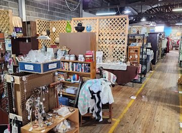 tennessee/clarksville/shop/warehouse-41-vintage-market