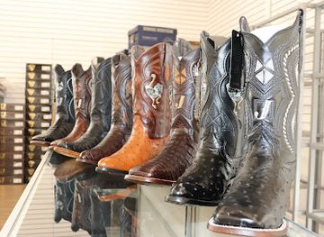 california/hayward/shop/united-western-wear-2-y-dulceria