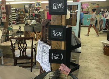 tennessee/west-tennessee/shop/unhinged-a-unique-boutique