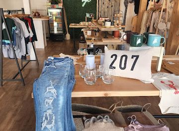 maine/ogunquit/shop/ciao-candle-bar-boutique