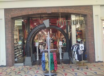 ohio/findlay/shop/hot-topic