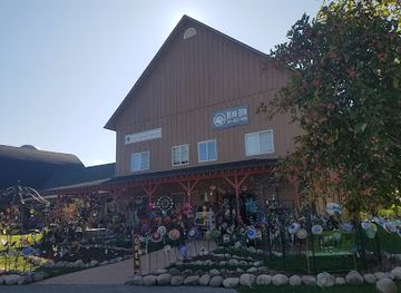 michigan/sleeping-bear-dunes-national-lakeshore/shop/the-bear-den-gallery