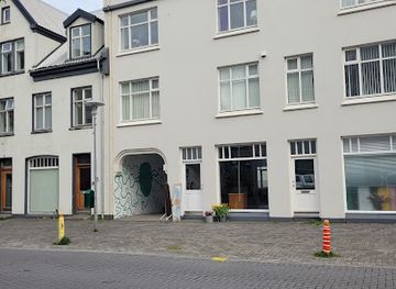 iceland/dynjandi-waterfall/shop/falda-hannyroa-og-skartgripaverslun