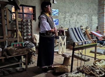ecuador/imbabura-region/shop/tahuantinsuyo-weaving-workshop