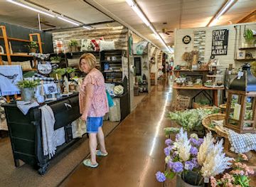 missouri/ozarks/shop/little-bluebird-vintage-boutique