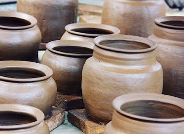 bhutan/lhuentse/shop/gangzur-pottery