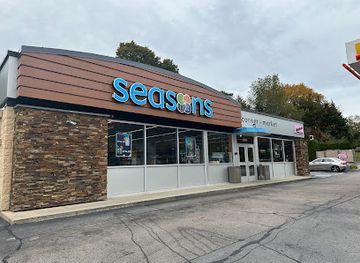rhode-island/east-greenwich/shop/seasons-corner-market