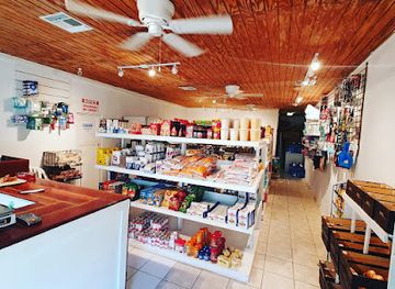 the-bahamas/eleuthera-island/shop/seymour-s-variety