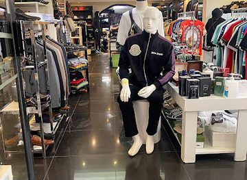 uganda/western-region/shop/abryanz-collection-store