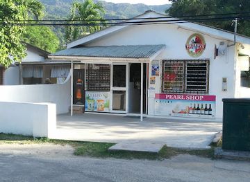 seychelles/beau-vallon/shop/suzy-s-snack-shop
