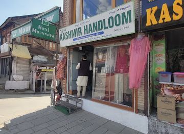 india/pahalgam/shop/new-kashmir-handloom