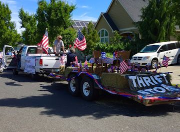 oregon/hood-river/shop/hood-river-valley-adult-center-and-thrift-shop