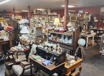 tennessee/clarksville/shop/out-of-the-past-antiques-collectibles