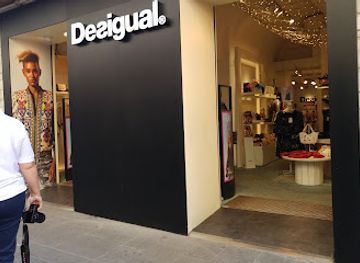 italy/pisa/shop/desigual