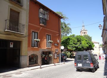 spain/segovia/shop/monton-de-trigo-monton-de-paja