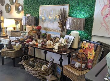 florida/cape-coral/shop/family-traditions-home-decor-and-furnishings