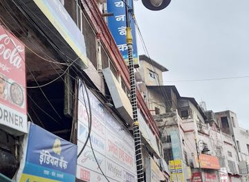 india/varanasi/shop/mohanlal-kishanchand-mk-banarasi-saree-shop-printed-saree-suit-famous-saree-shop-near-vishwanath-temple