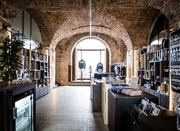 slovenia/upper-carniola/shop/grajska-trgovina-friderik-souvenir-shop