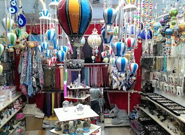 turkiye/cappadocia/ortahisar/shop/arm-in-arm-souvenir-shop