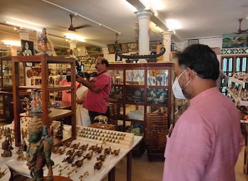 india/kerala/shop/old-curiosity-shop-kumarakom-an-authentic-kerala-shop