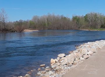 missouri/current-river-basin/shop/the-landing-current-river