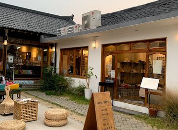 south-korea/gyeongju/shop/nag-nol-hwang-ri-dan-gil