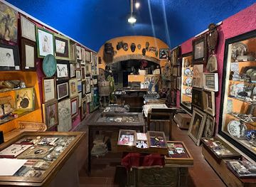 italy/rome/shop/chimera-antiques-di-j-g