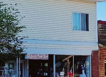 utah/grand-staircase-escalante-national-monument/shop/skyhoopi-thrift-store