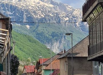 montenegro/lakes-of-plav/shop/caffe-bar-centar