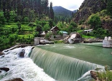 pakistan/neelum-valley/shop/kundal-shahi-waterfall