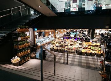 switzerland/lausanne/old-town/shop/zara